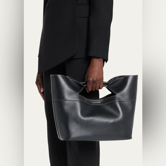 Alexander McQueen Bow Small in Black shoulder bag - Picture 1 of 11